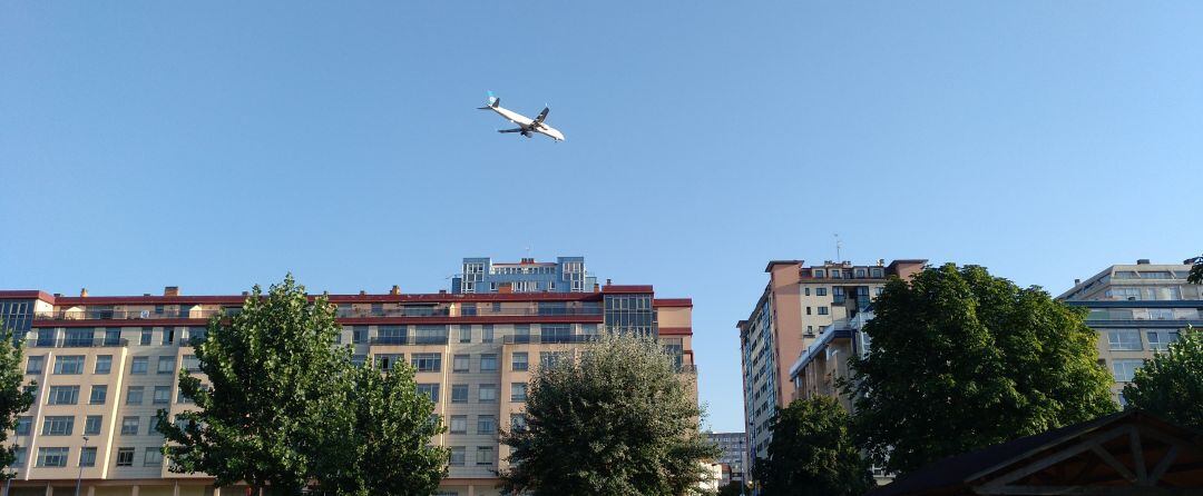 Avión sobre O Burgo