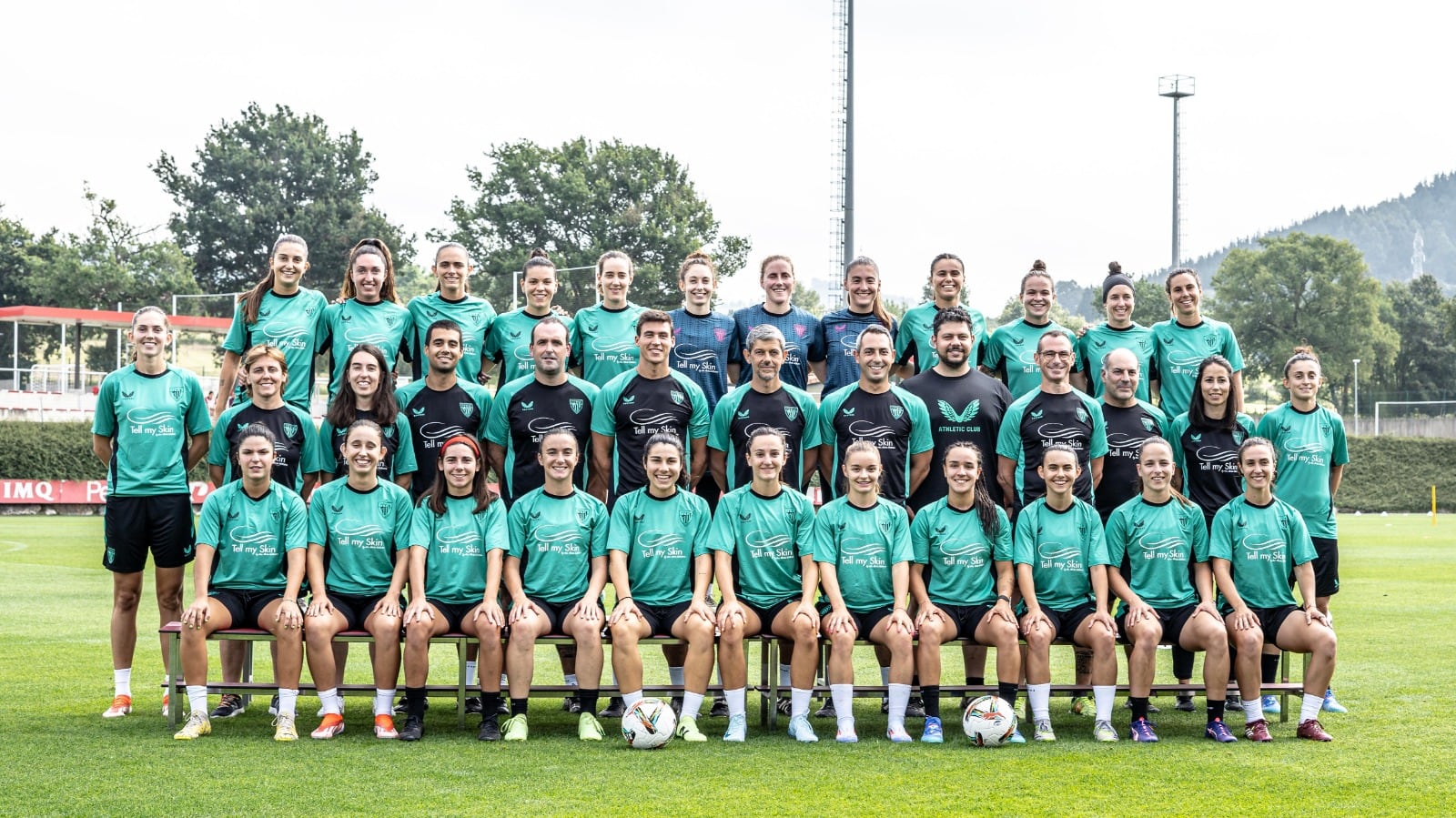 La primera plantilla del Athletic femenino posa en su  primer entrenamiento en Lezama