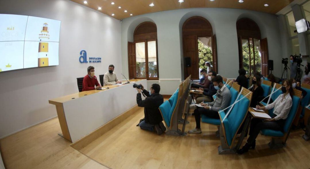 Momento de la rueda de prensa en la diputación