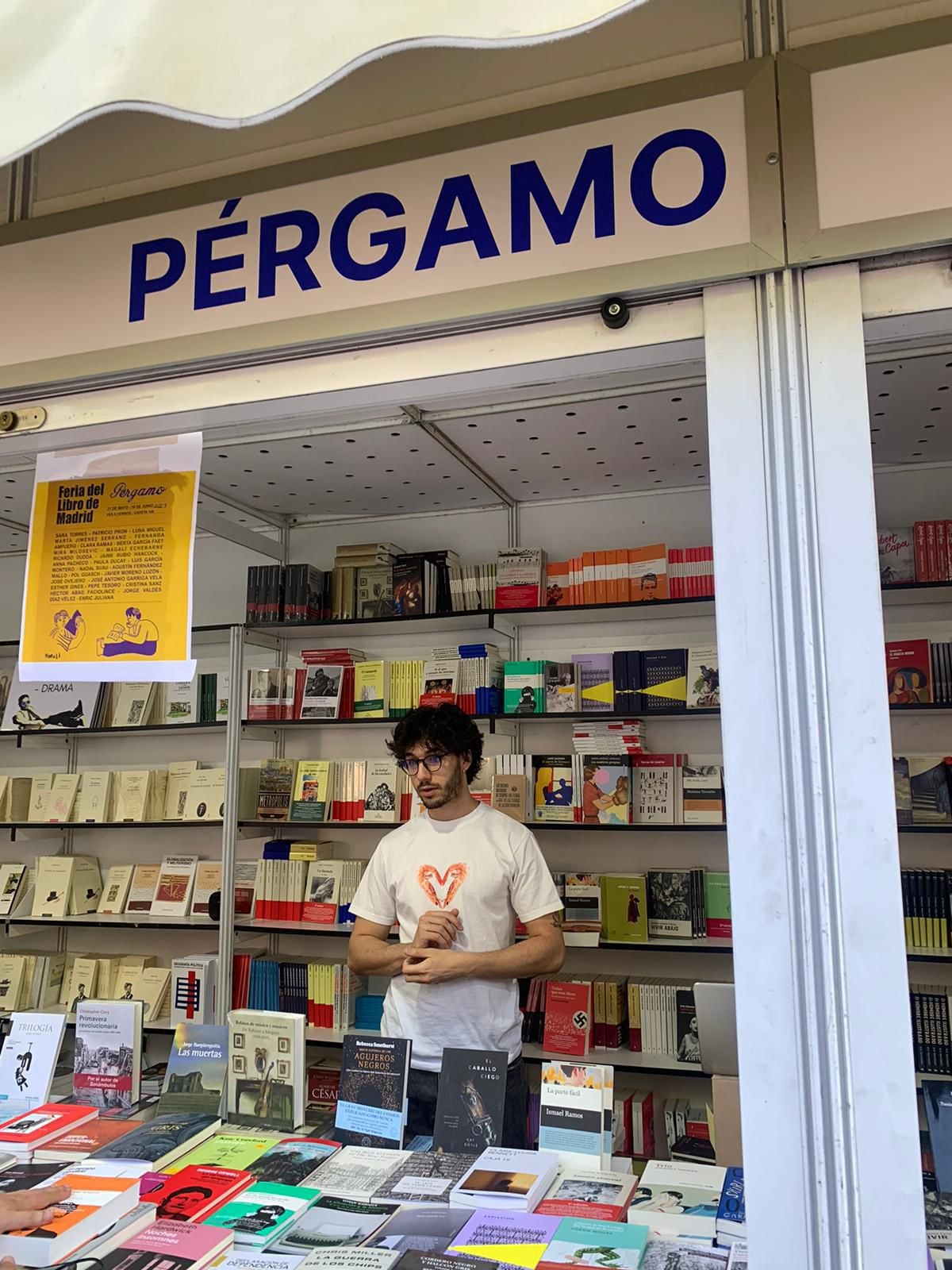 Pablo Cerezo, librero de Pérgamo, en la Feria del Libro de Madrid