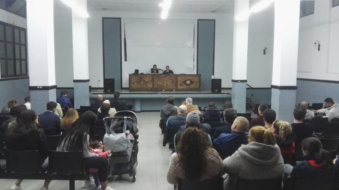 Asamblea de socios celebrada este viernes en la plaza del Arenal