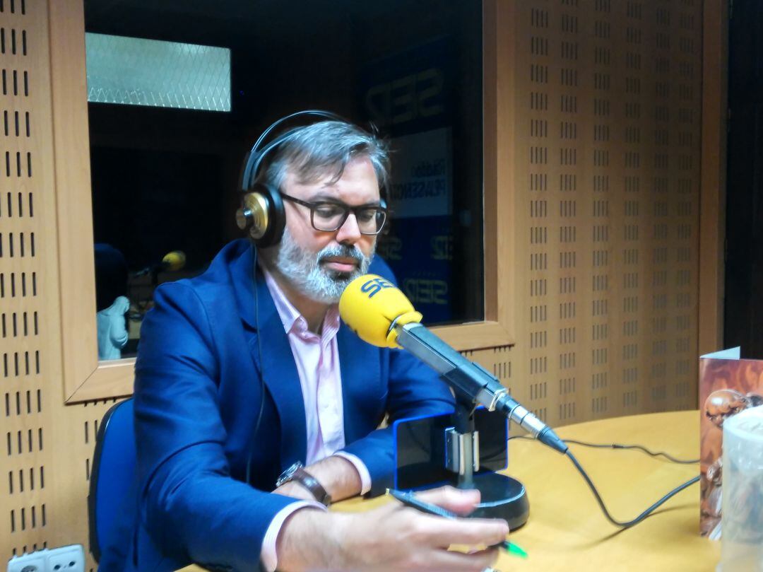 Fernando Pizarro en una de las visitas al estudio de Ser Norte de Extremadura