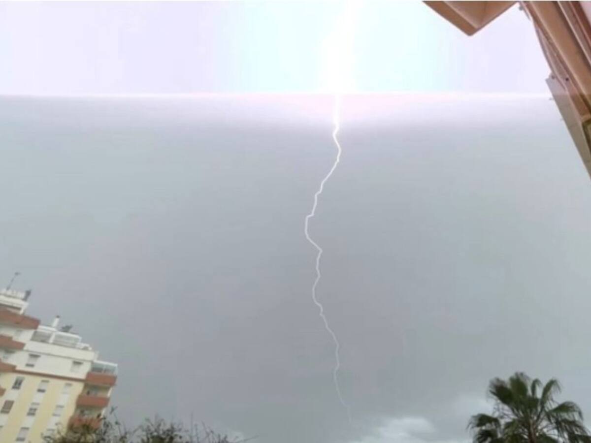 Una fuerte tormenta descarga sobre Málaga provocando incidentes