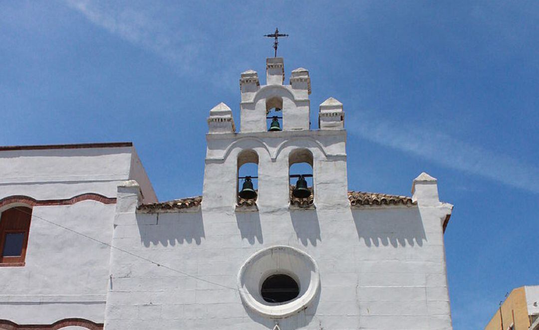 Espadaña de la iglesia de La Caridad.