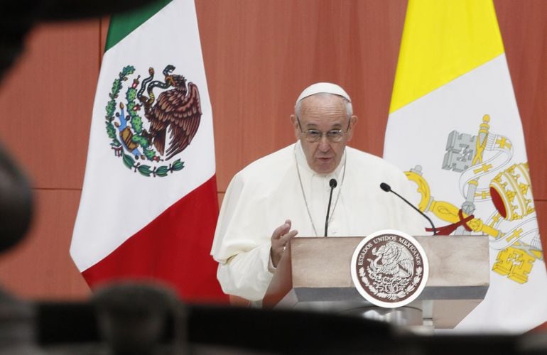 El papa Francisco habla durante su ceremonia de bienvenida en el Palacio Nacional de Ciudad de México.