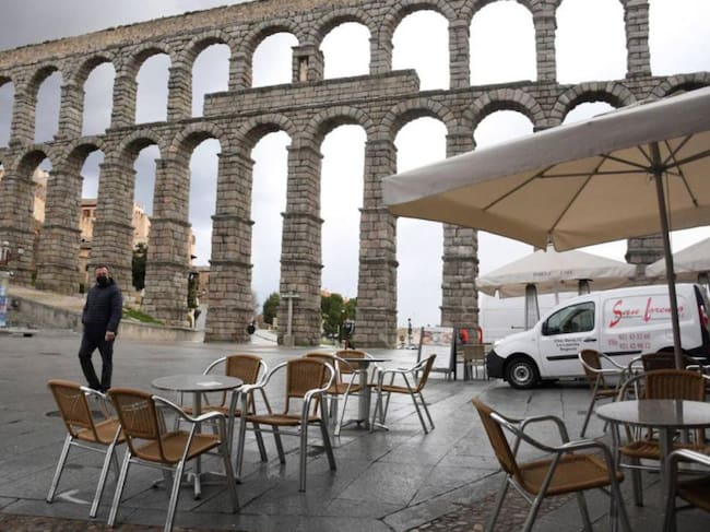 Terraza a los pies del Acueducto