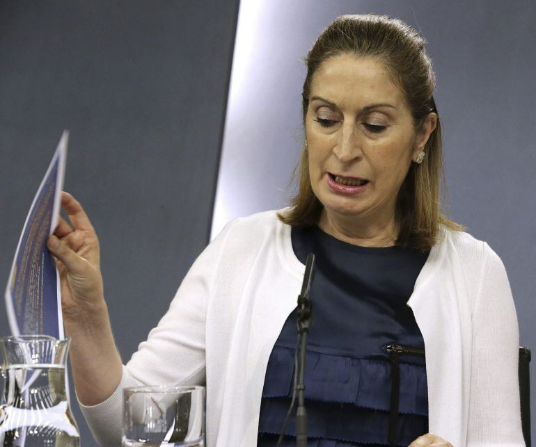 La ministra de Fomento, Ana Pastor, durante la rueda de prensa posterior a la reunión de un consejo de ministros.