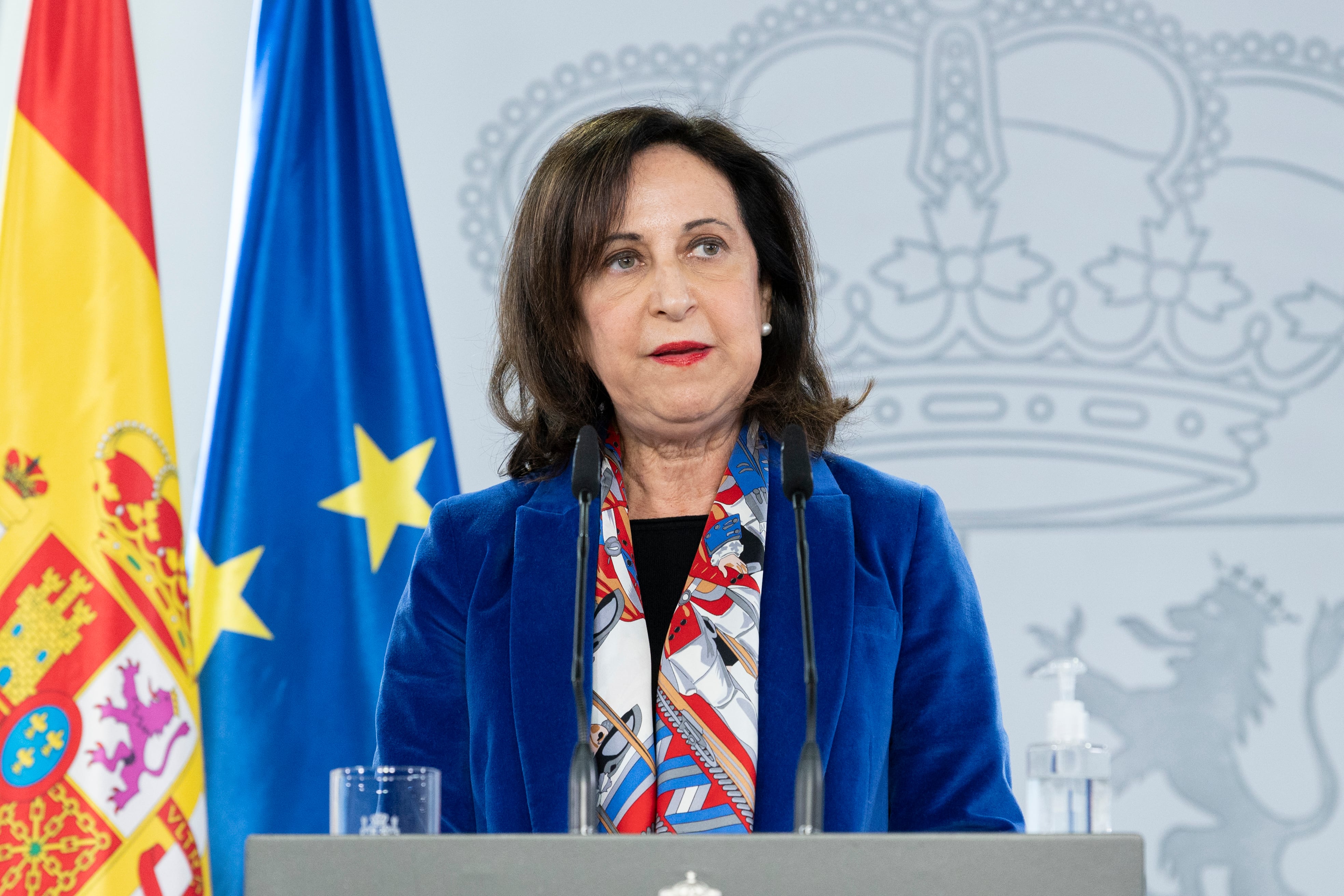 MADRID, 25/02/2022.- La ministra de Defensa, Margarita Robles, ha recordado este viernes que Ucrania no pertenece a la OTAN y, por tanto, no habrá presencia de tropas de los países de la organización, pero ha advertido de que cualquier agresión a uno de los países pertenecientes a la Alianza Atlántica tendrá inmediatamente la &quot;consiguiente respuesta&quot;. EFE/Pool Moncloa/Borja Puig de la Bellacasa ***SÓLO USO EDITORIAL, PERMITIDO SU USO SÓLO EN RELACIÓN A LA INFORMACIÓN QUE APARECE EN EL PIE DE FOTO, CRÉDITO OBLIGATORIO***
