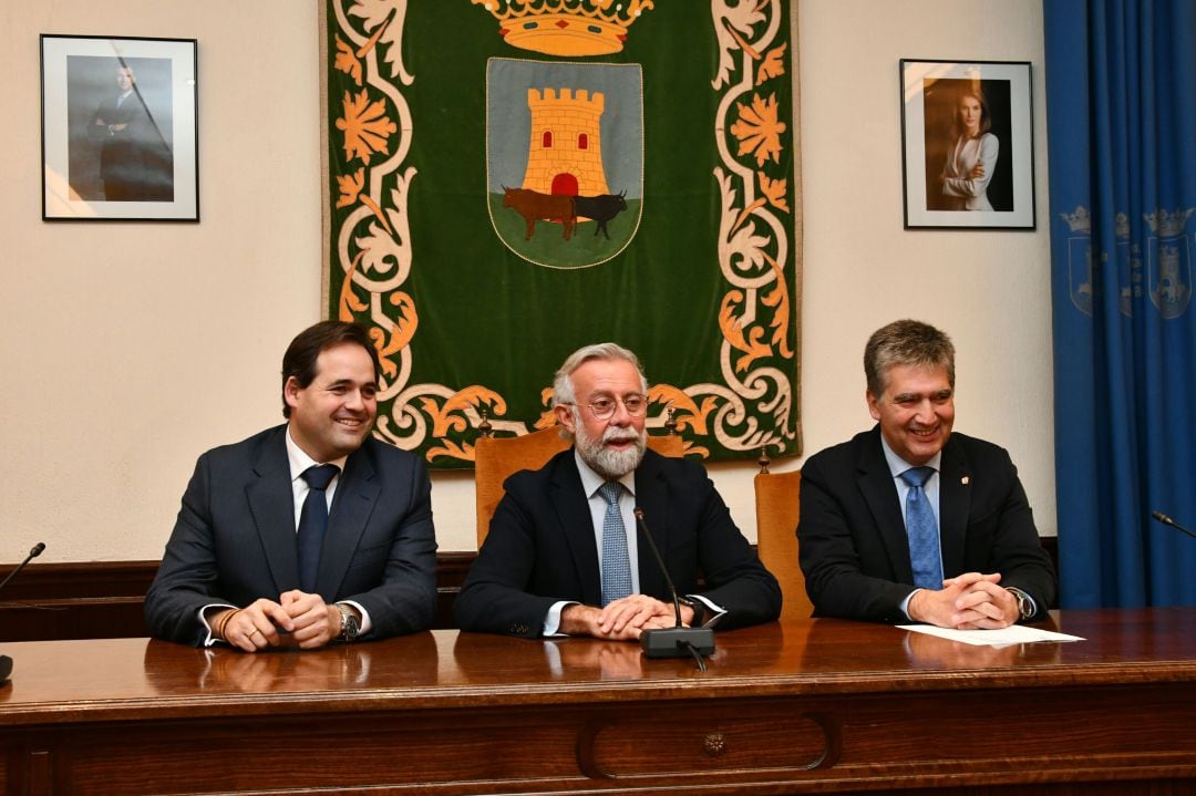 Francisco Núñez junto a Jaime Ramos e Ignacio Cosidó