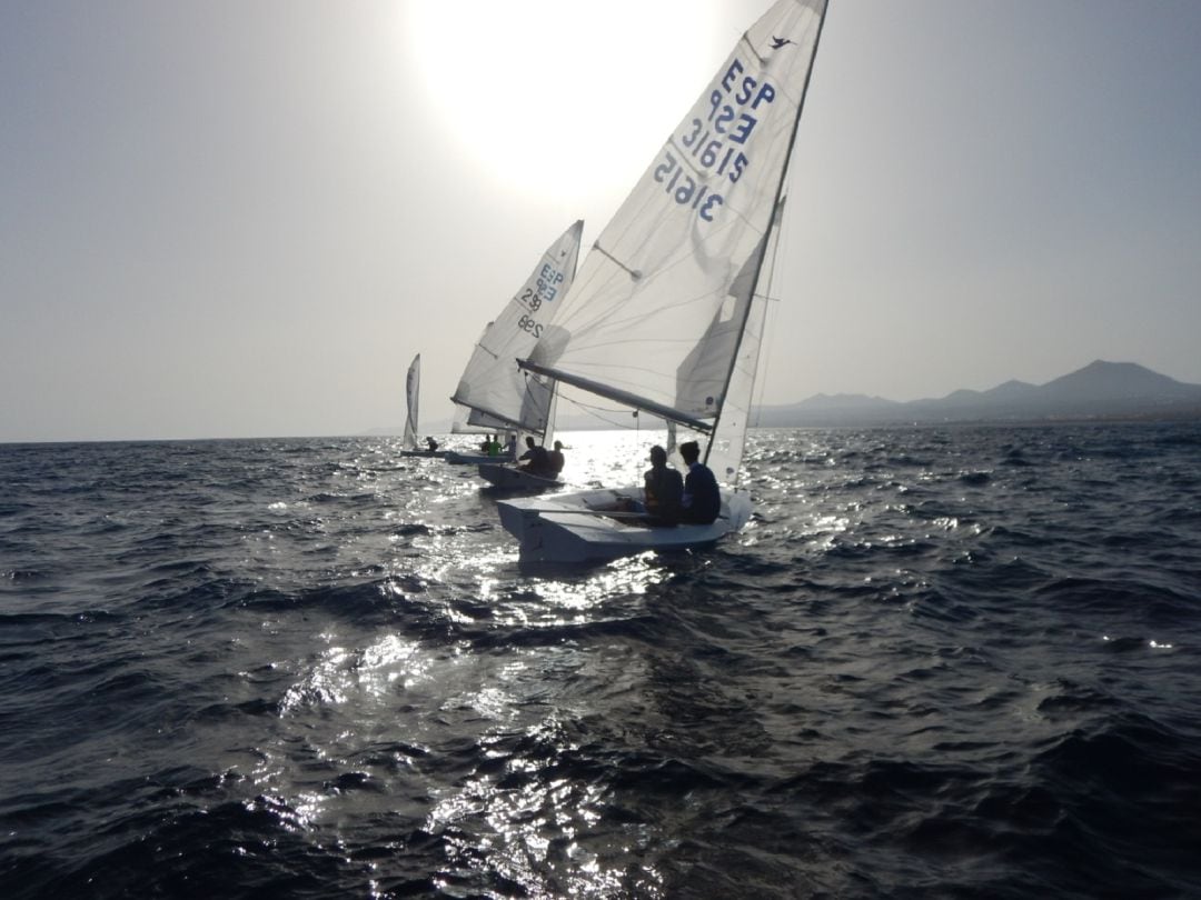 Regata de Snipe en aguas de Lanzarote.