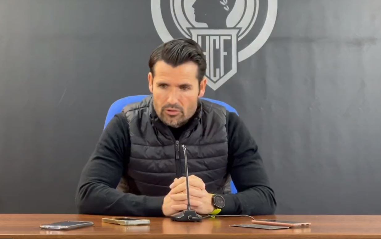 Lolo Escobar, entrenador del Hércules, frente a Teruel