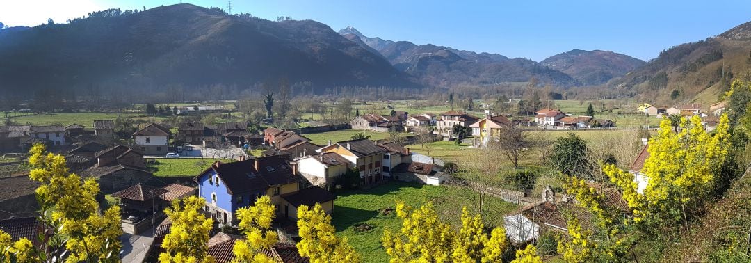 Aspecto del pueblo con más concentración de hórreos de Asturias