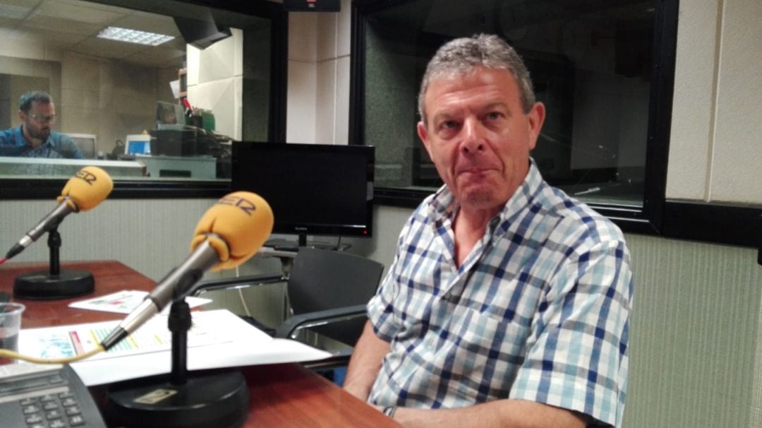 Manuel Fuentes, candidato de Ahora Decide, en los estudios de Radio Zamora
