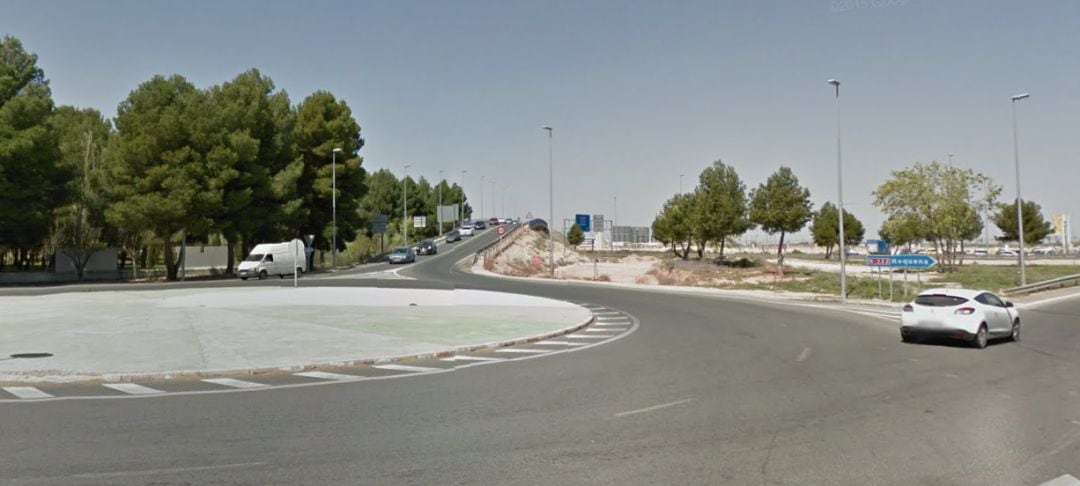 Imagen de archivo de la rotonda del puente de acceso a Campollano