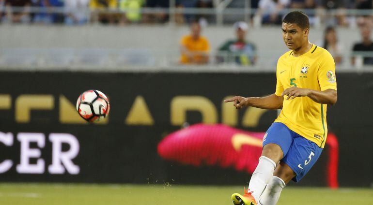 Casemiro, durante un encuentro con Brasil