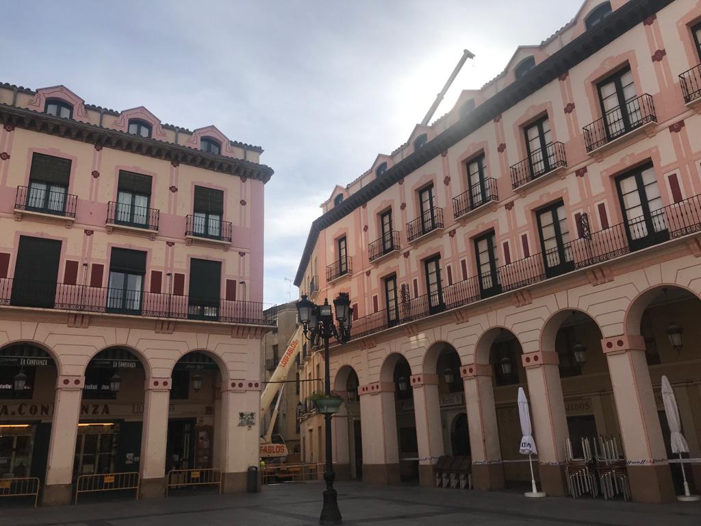 La calle Cuatro Reyes estaba cortada para retirar la grúa