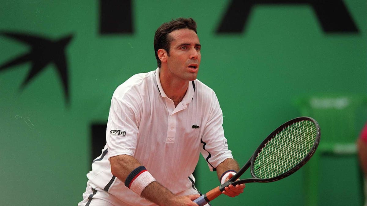 Es una regla básica del tenis, pero ni Álex Corretja, leyenda de este deporte, tiene del todo claro su origen: "Es un melonazo"