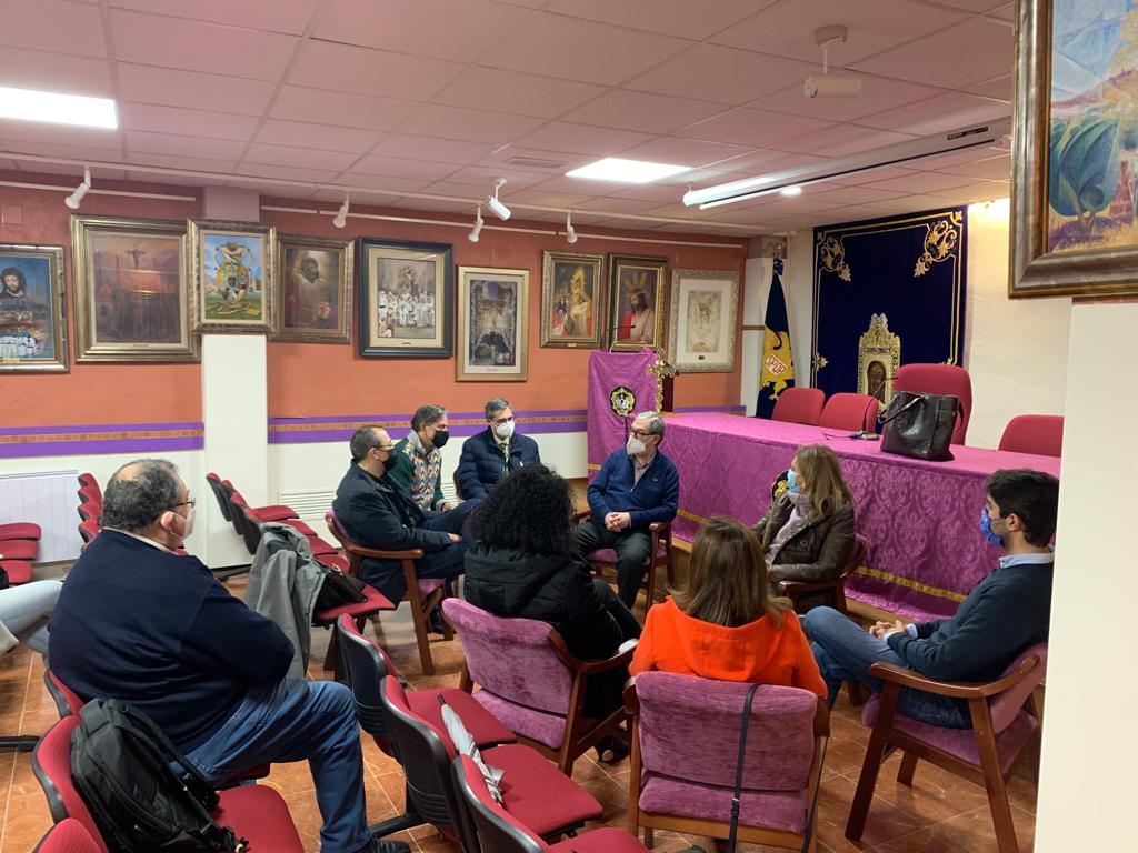 Miembros del PP de Jaén durante una reunión con la Agrupación de Cofradías y Hermandades de la Ciudad de Jaén