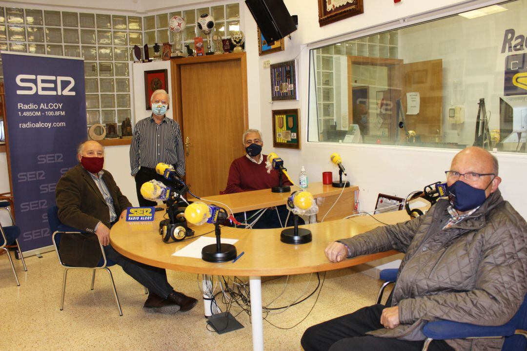 Paco Guillem, Jordi Casanova y Jesús Jover 'Suso' junto a Paco Aznar