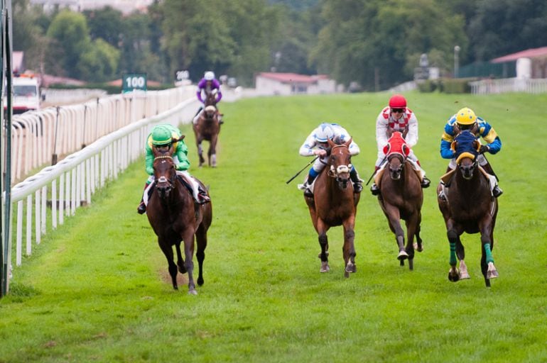 Imagen de una carrera disputada en el Hipódromo de San Sebastián