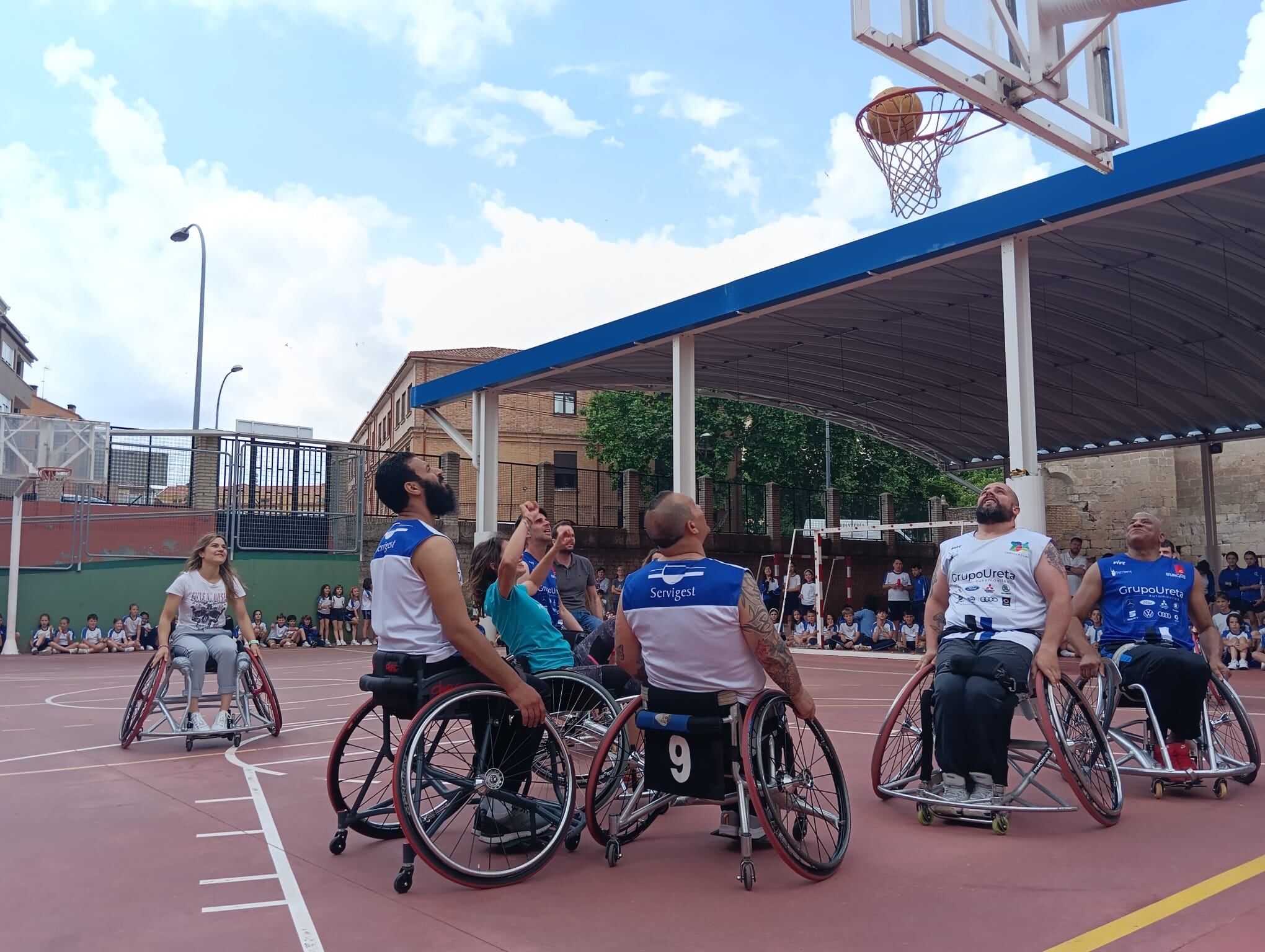 Exhibición de baloncesto en silla de ruedas