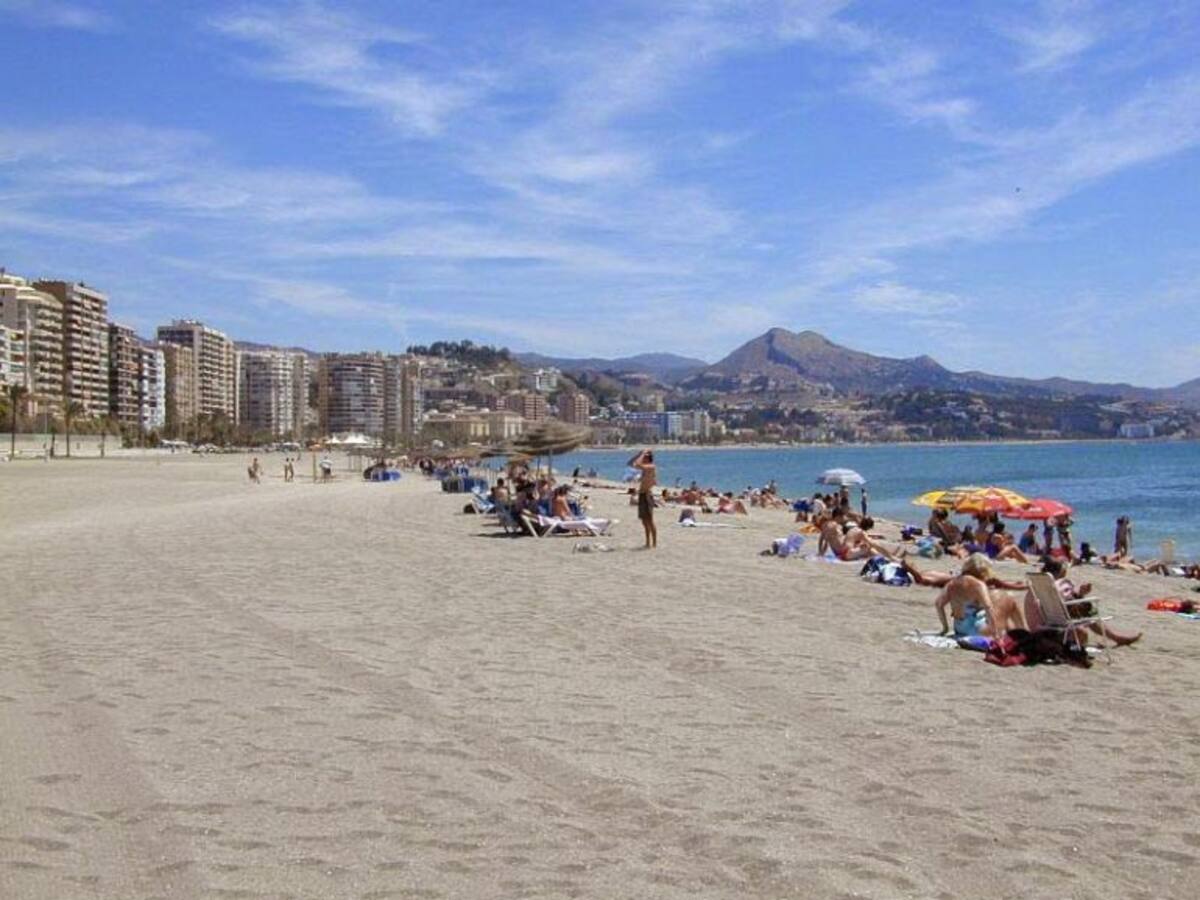 El sector turístico prevé crecer un 2% este verano en la Costa del Sol