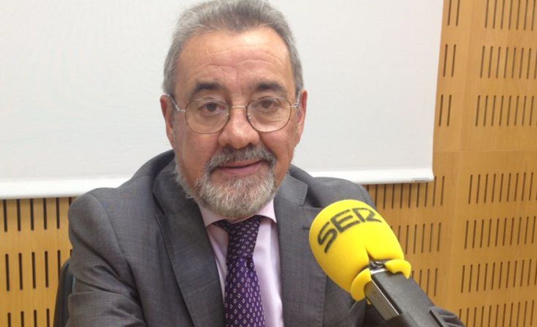  José Vicente González en los estudios de Radio Valencia