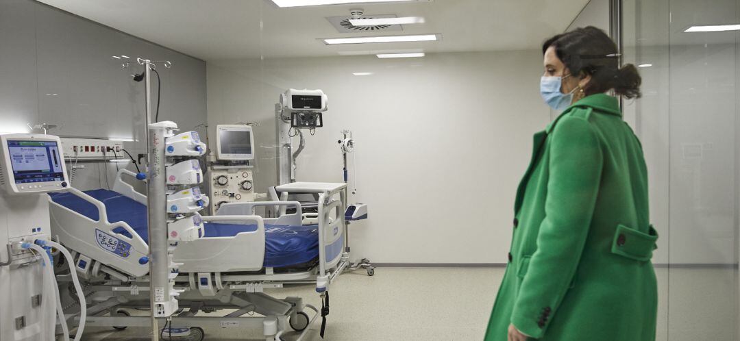 La presidenta de la Comunidad de Madrid, Isabel Díaz Ayuso, durante la inauguración del Hospital Isabel Zendal