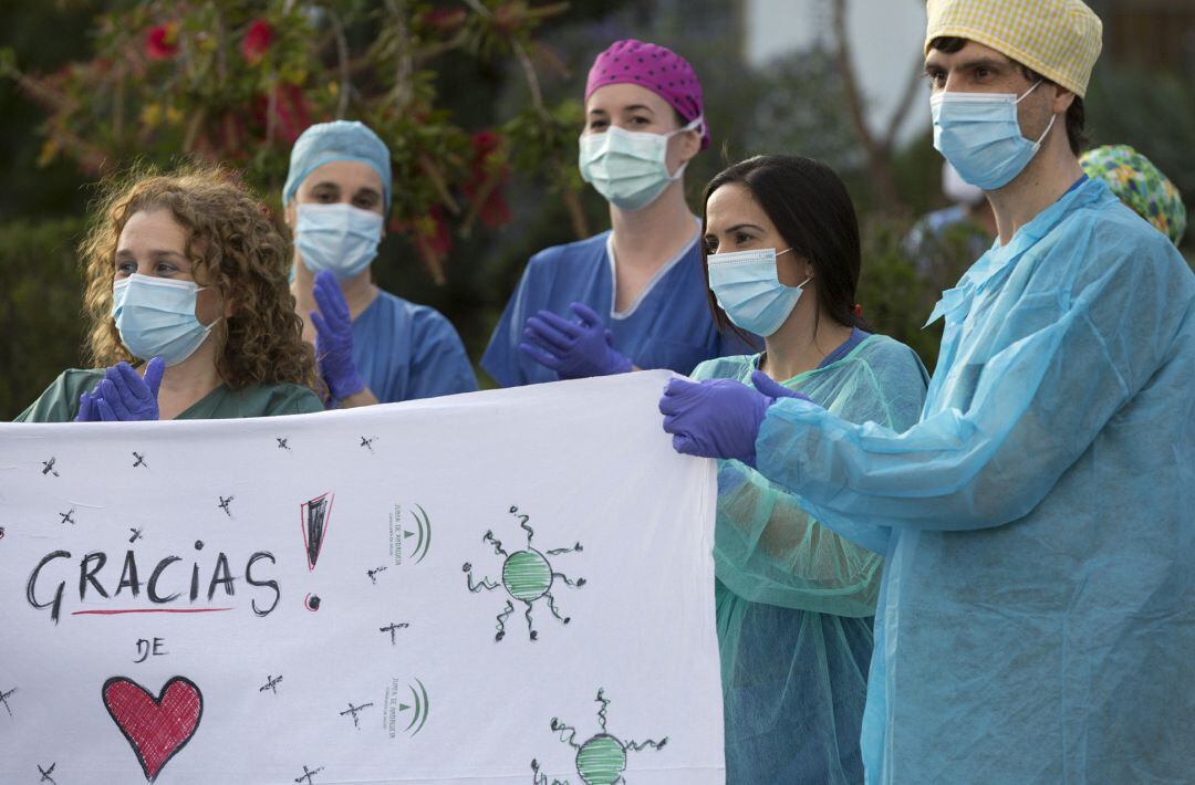 Sanitarios de un hospital agradecen los apoyos que han recibido.