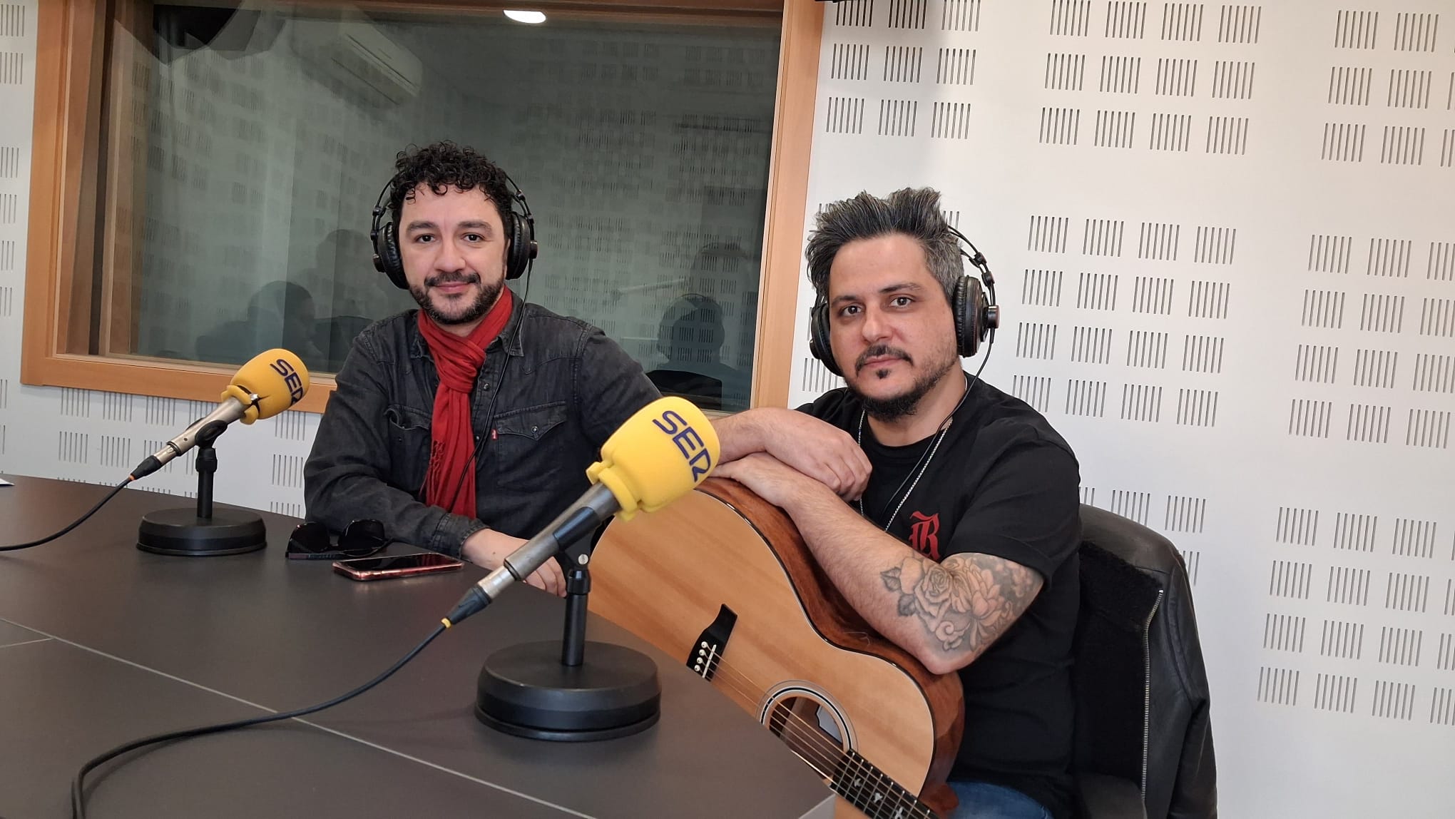 Momo Cortés y Sergio Rivas traen su homenaje a Queen a los estudios de SER Madrid Sur