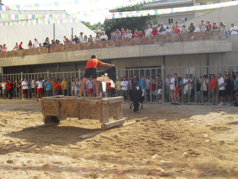 Joven participando en un evento taurino