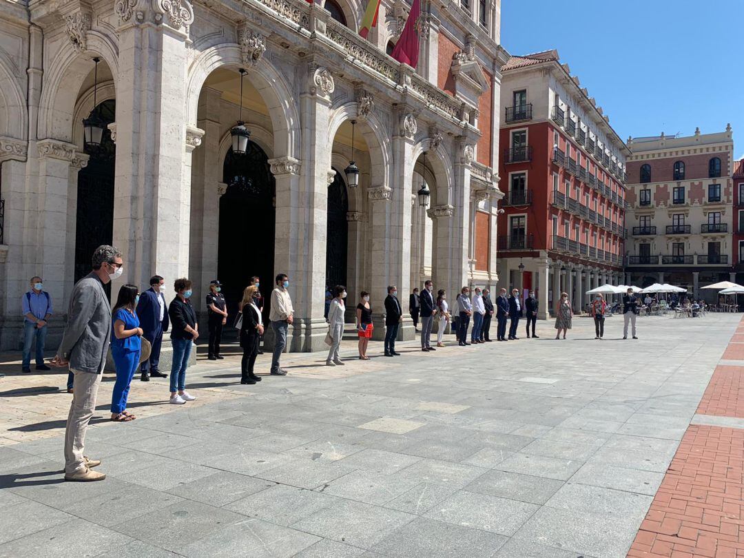 Minuto de silencio en la Plaza Mayor de Valladolid