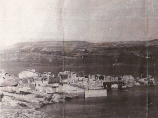 Imagen de Santa María de Poyos siendo inundada por el embalse de Buendía.