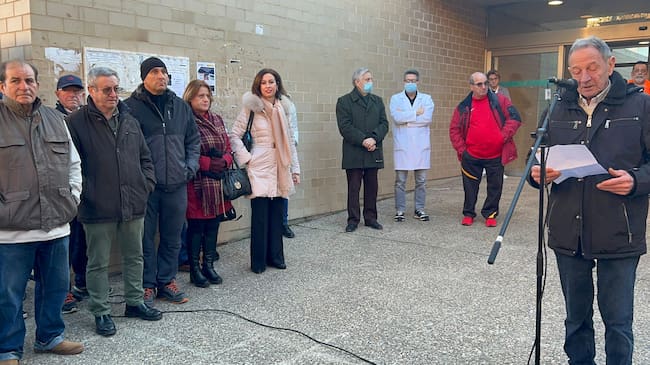 Concentración en Ejea para solicitar al Gobierno de Aragón solución a la falta de médicos