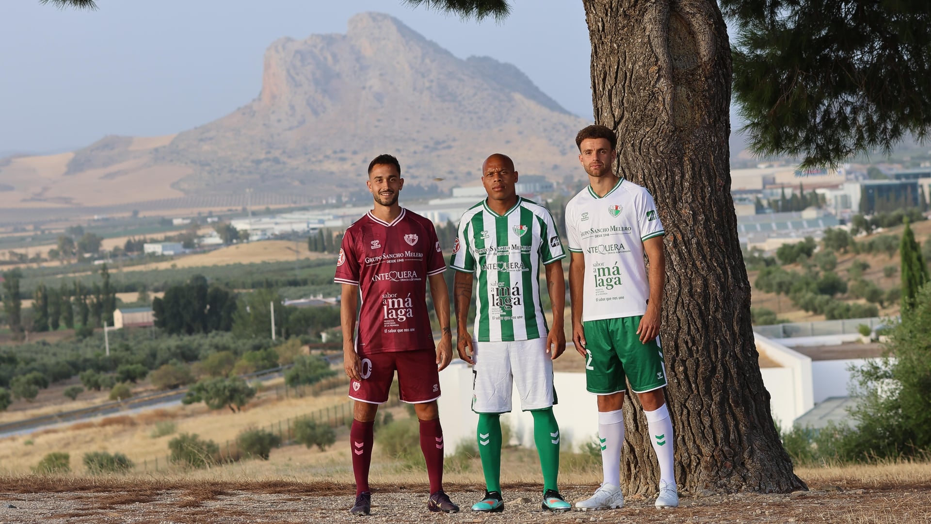 Presentación de las nuevas equipaciones del Antequera CF