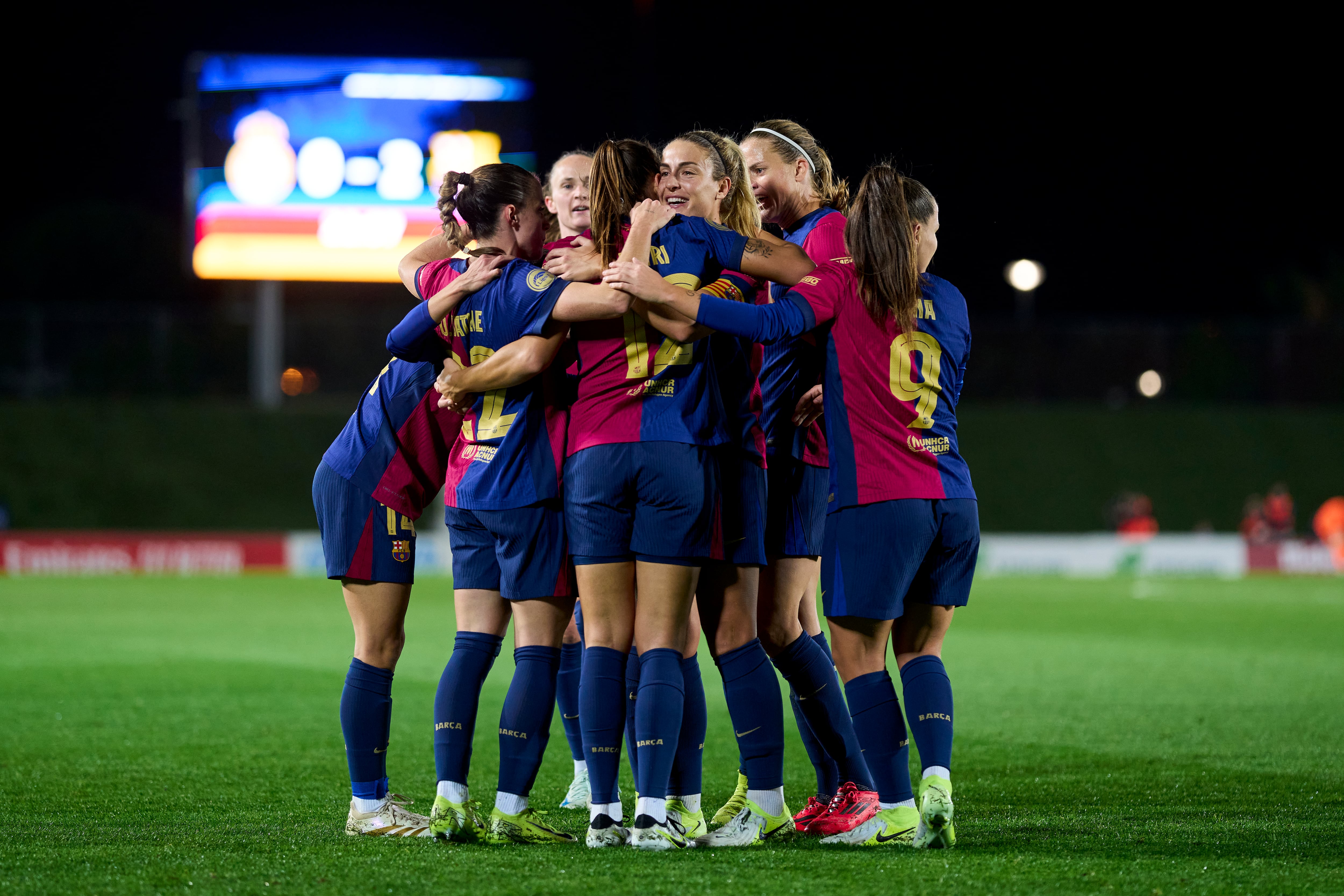 Las jugadoras del Barça celebran un gol ante el Real Madrid en el Di Stéfano