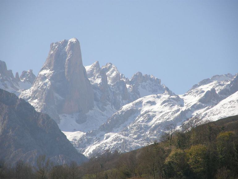 Naranjo de Bulnes, uno de los picos más conocidos del parque.