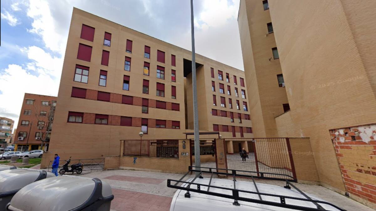 Ramón Jurado, alcalde de Parla, repasa la situación del edificio okupado en la calle Fuente Arenosa