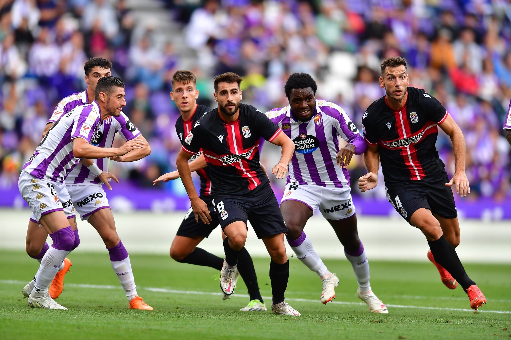 Varios jugadores de la plantilla albinegra durante el partido de ida en el José Zorrilla