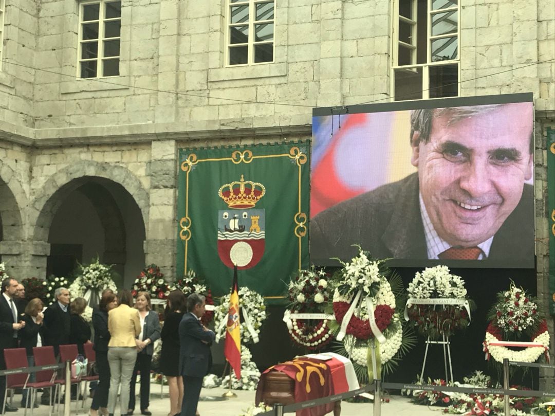 Capilla ardiente de Rafael de la Sierra.