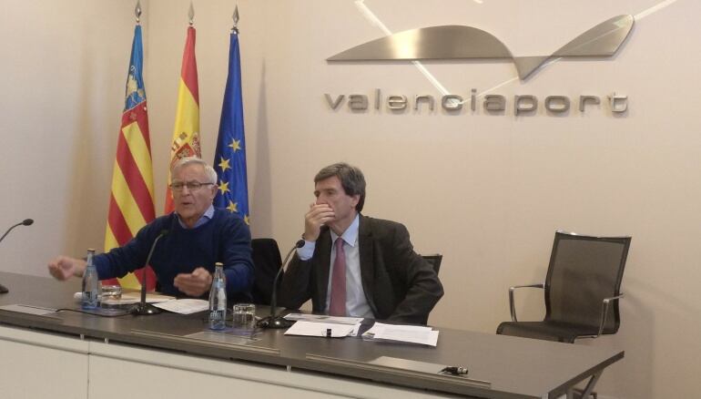 El presidente del Puerto de Valencia, Aurelio Martínez, y el alcalde de Valencia, Joan Ribó