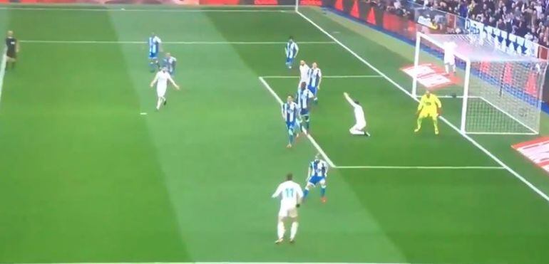 Esto pasaba un segundo antes de que Bale marcara un gran gol en el Bernabéu