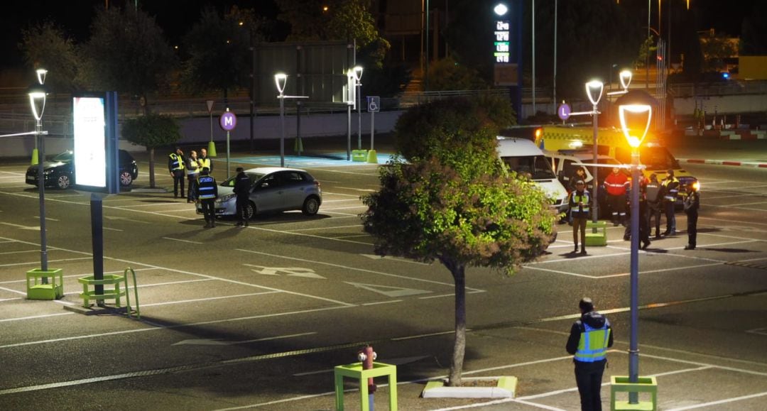 Simulacro organizado por el Cuerpo Nacional de Policía en uno de los centros comerciales de Carrefour