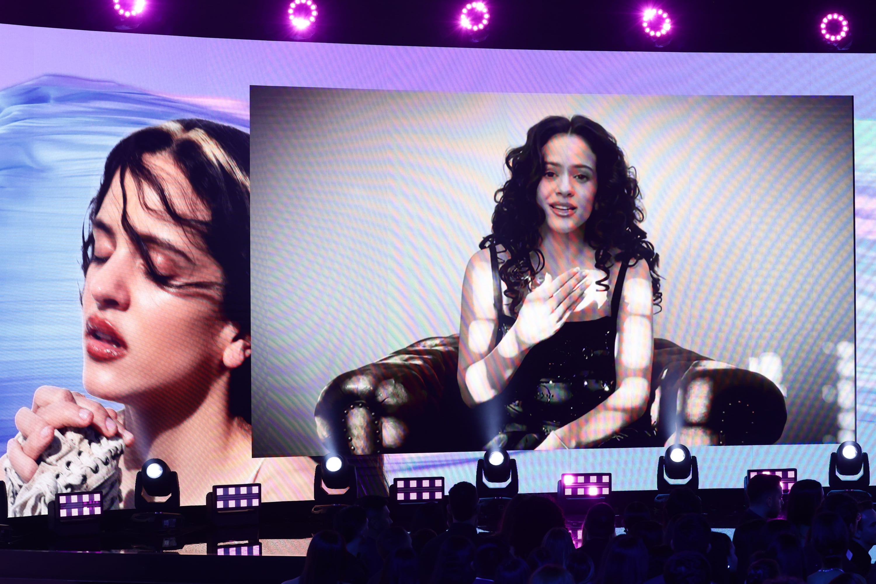 Rosalía en el momento del agradecimiento de los premios Billboard Mujeres Latinas en la Música