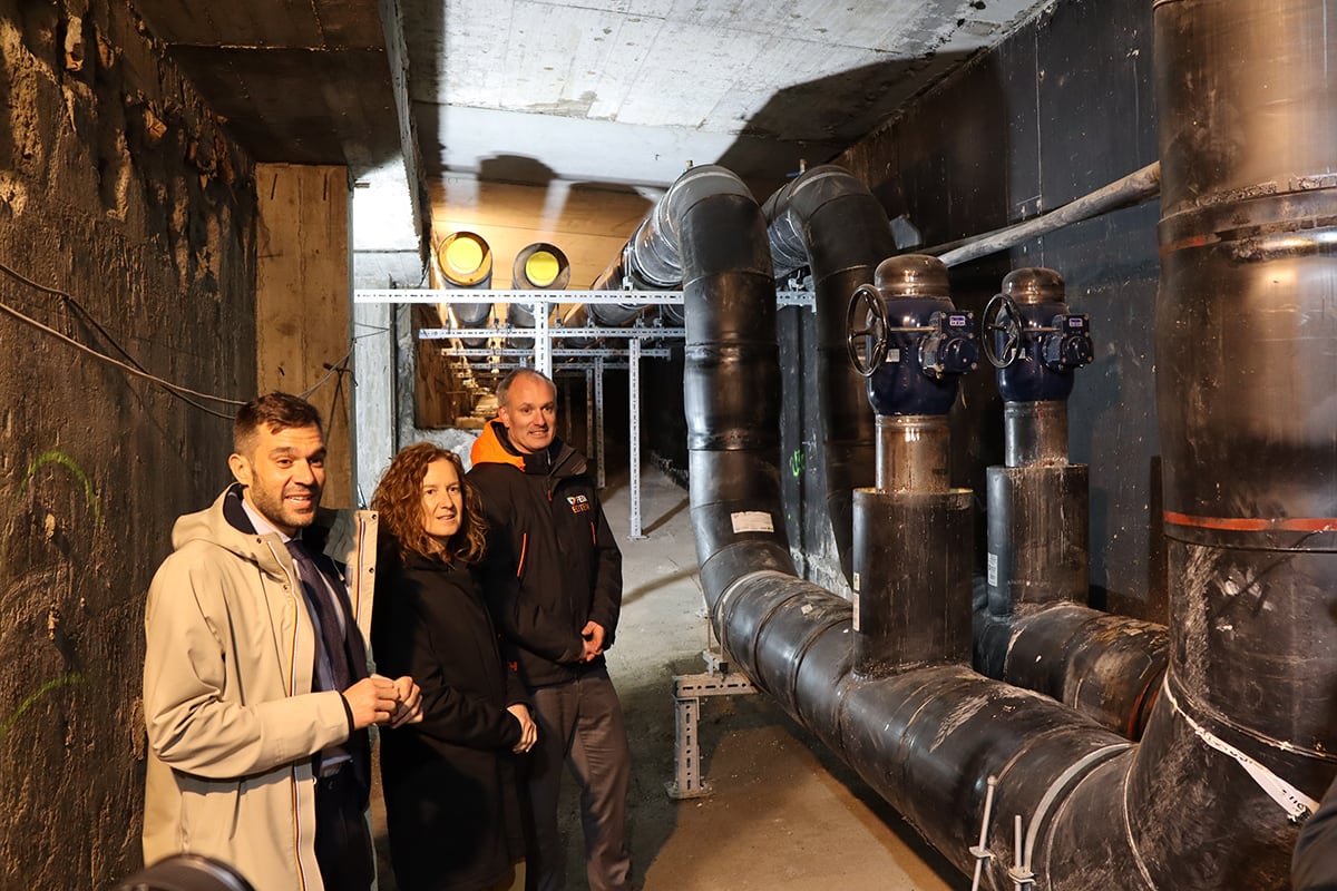 El Secretari d'Estat de Transició Energètica, Transports i Mobilitat, David Forné, la directora general de FEDA, Sílvia Calvó, i gerent de el FEDA Ecoterm, Alberto Manzano