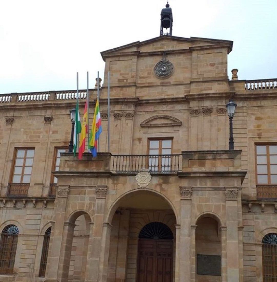 Fachada Ayuntamiento de Linares.