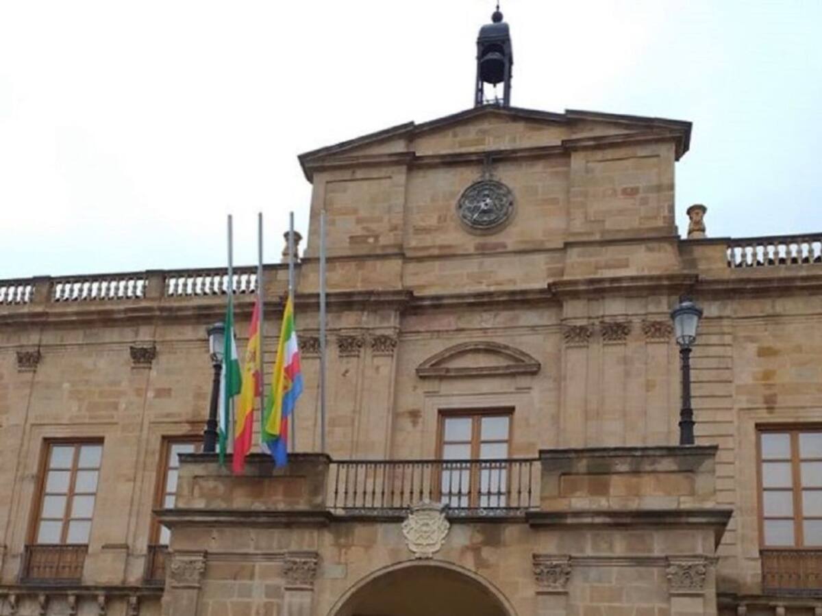 Linares se suma al luto oficial decretado por la Junta de Andalucía