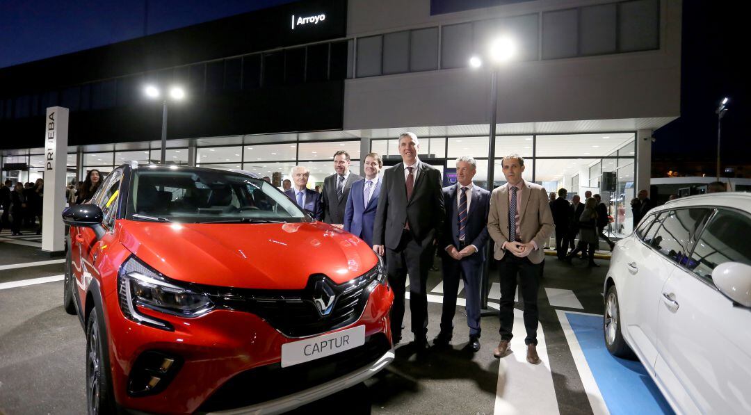 El director general adjunto de Renault España, José Vicente de los Mozos, durante la inauguración de un concesionario en Arroyo de la Encomienda (Valladolid) 