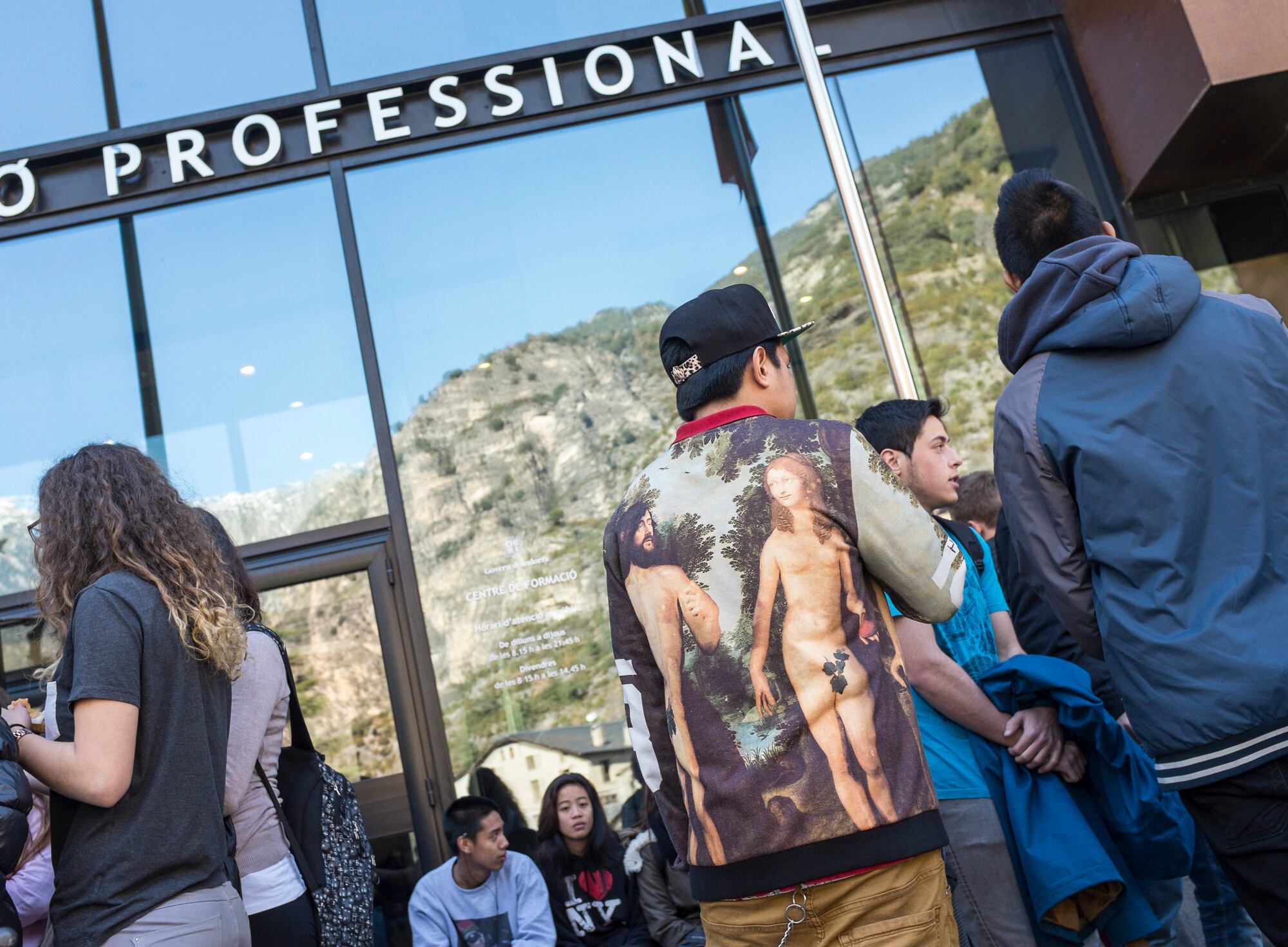 Accés al Centre de formació professional d'Aixovall.