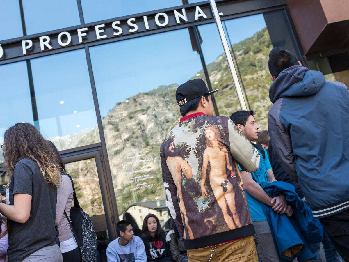 Un grup de pares i alumnes de l'institut d'Aixovall denuncien a Educació una possible vulneració de drets dels menors